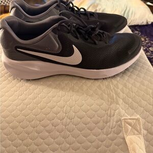 Nike Black and Gray Athletic Running Sneakers with White Swoosh